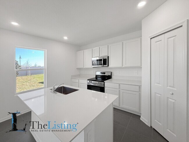 Building Photo - 4810 Katrina Dr