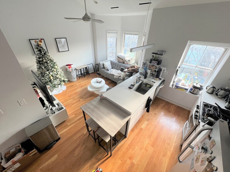 Building Photo - 1607 Tremont St