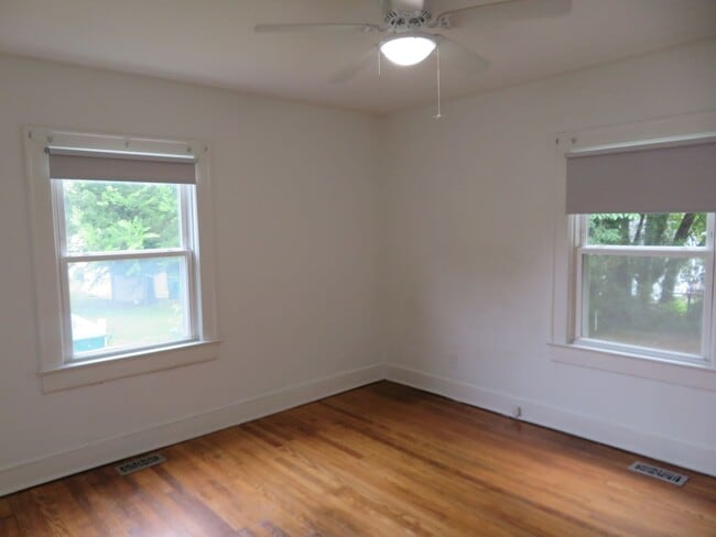 Building Photo - 815 Floral Ave