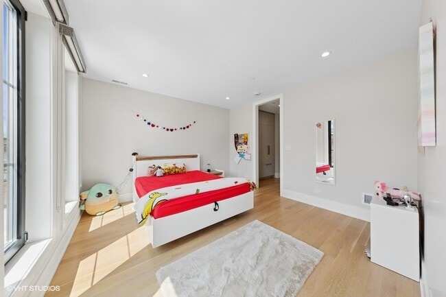 Building Photo - 1844 N Maud Ave