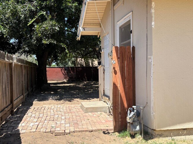 Building Photo - 2087 N Marks Ave
