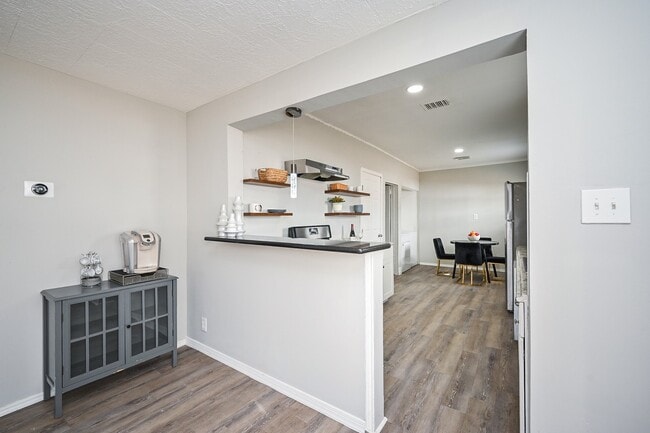 Building Photo - 1507 Laird St