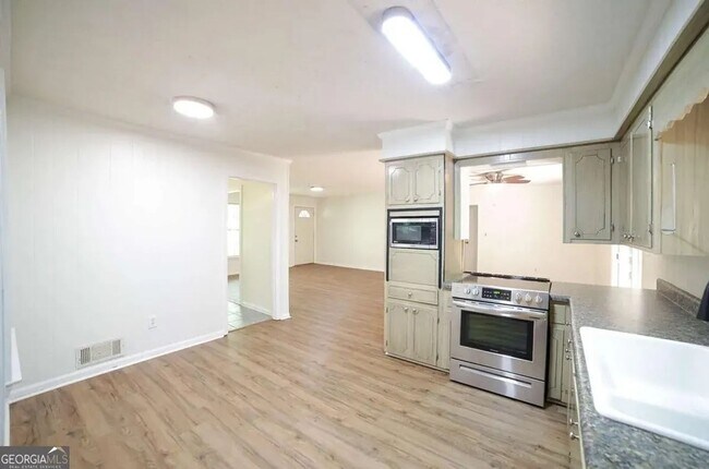 Building Photo - 325 Segrest Cir