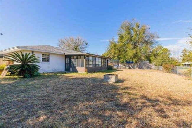 Building Photo - 901 Mariana Pl