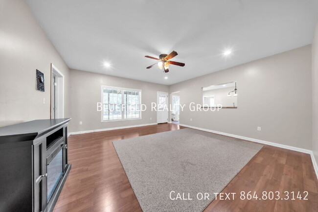 Building Photo - 417 Summergreen Way