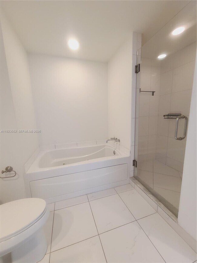 Building Photo - 500 Brickell Ave