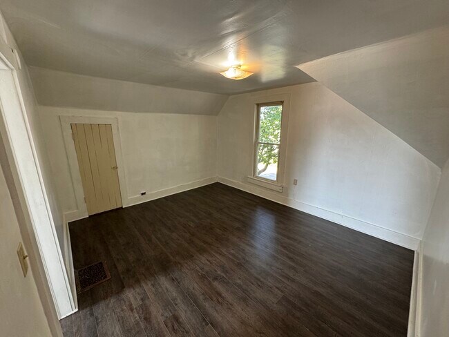 Building Photo - 204 N Fort Wayne Ave