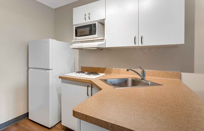 Building Photo - Furnished Studio-St. Petersburg - Clearwater - Executive Dr.