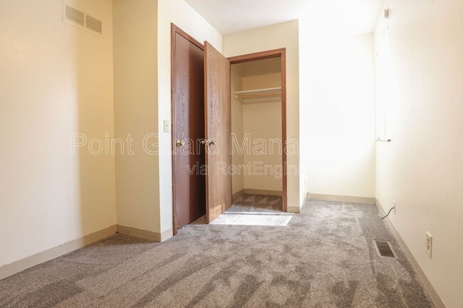 Building Photo - 3030 S 68th Ct