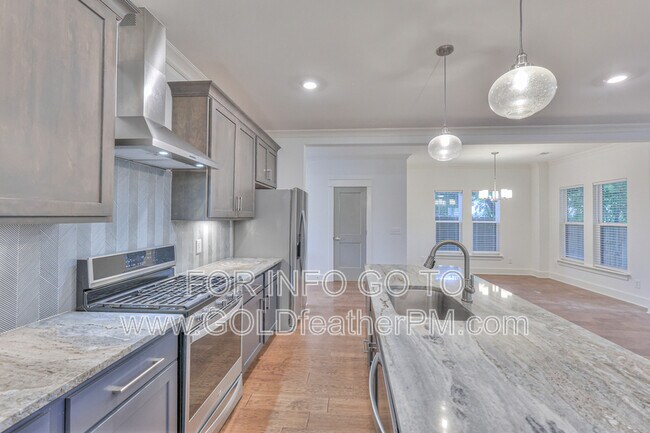 Building Photo - 253 Riverside Dr