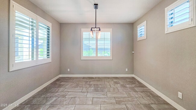 Building Photo - 18407 W Sandlewood Dr