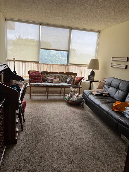 Two large bedrooms with large mirrored closets - 32759 Seagate Dr
