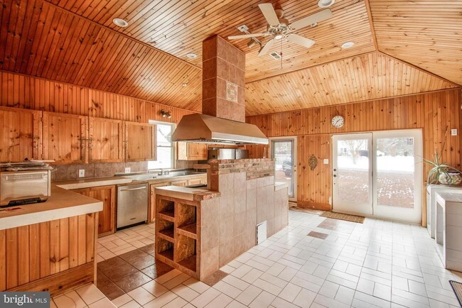 Building Photo - 6561 Shady Side Rd