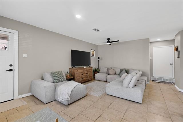 Building Photo - 10018 Olmos Dr