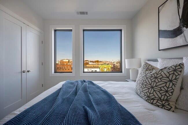 Building Photo - 156 Liverpool St