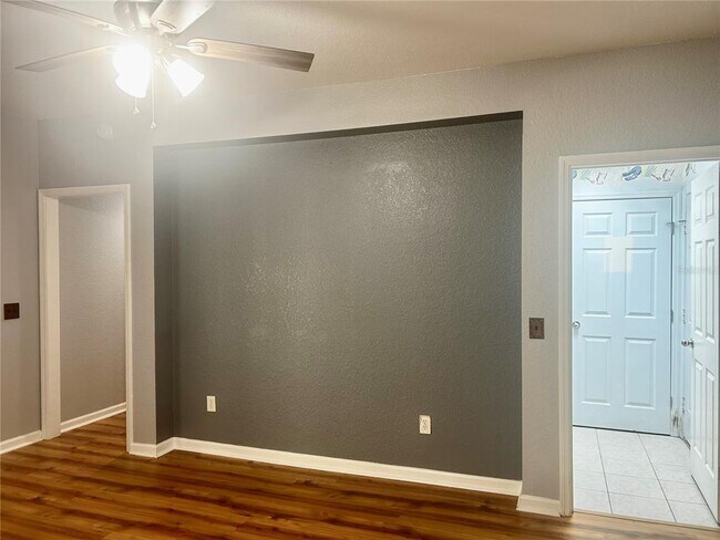 Building Photo - 5155 SW 39th St