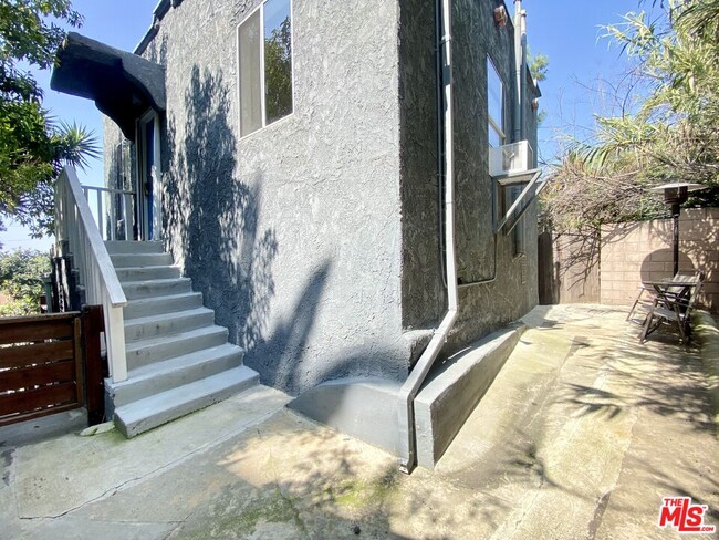 Building Photo - 834 Laguna Ave
