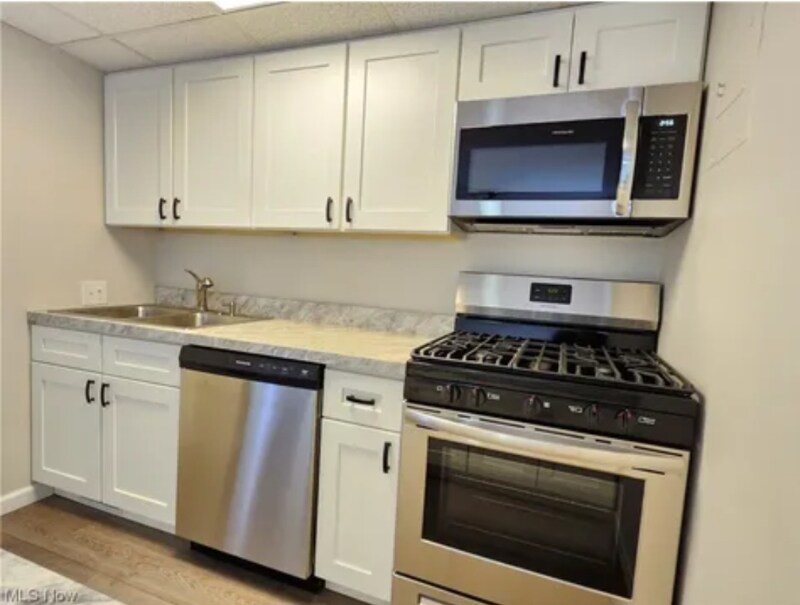 Building Photo - 1651 Mentor Ave