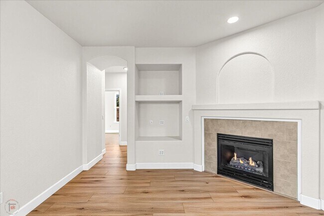 Building Photo - Beautiful 3(4) Bedroom/2 Bath Home Located in Lodi Ca