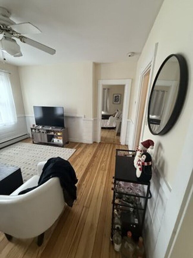 Building Photo - East Cambridge 2 Bedroom Apartment - 9/1