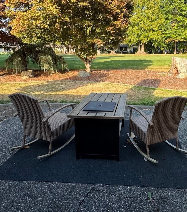 Building Photo - 3 Bed, 2.5 Bath Country Club