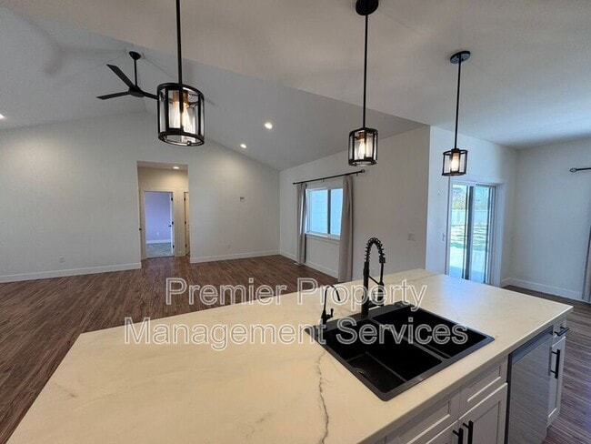 Building Photo - 2522 Hunter Hall St