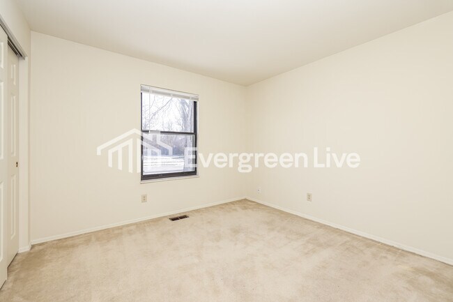 Building Photo - 6850 Deer Bluff Dr