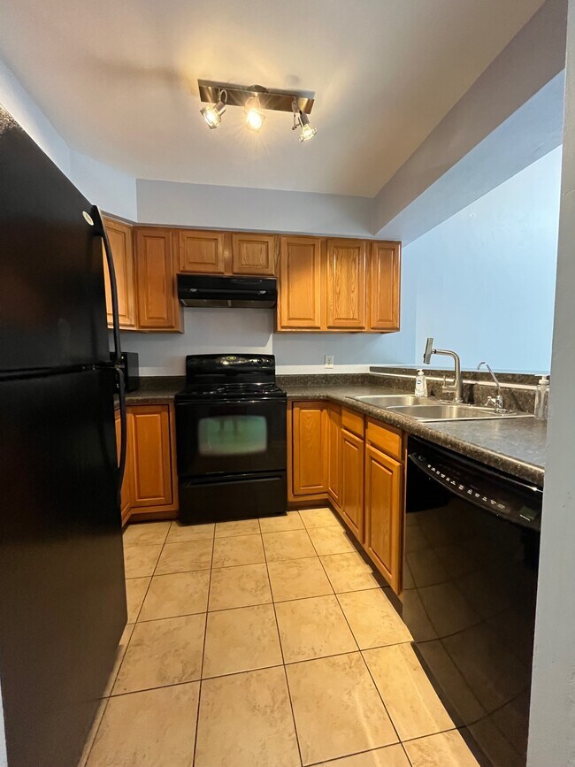 Building Photo - 4402 SW 21st Ln