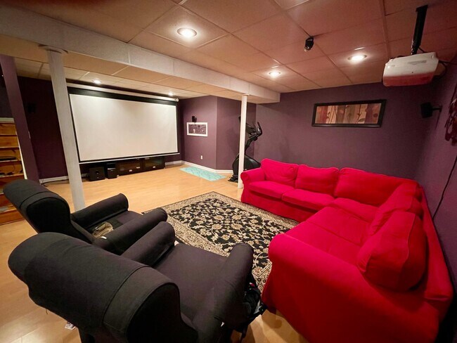 Building Photo - 102 Falcongate Dr