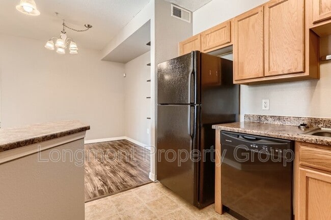 Building Photo - 804 Summer Hawk Dr