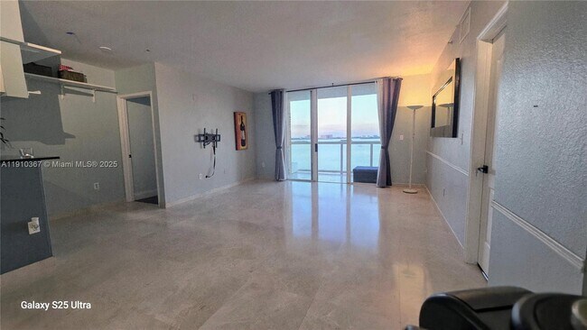 Building Photo - 1625 Kennedy Cswy