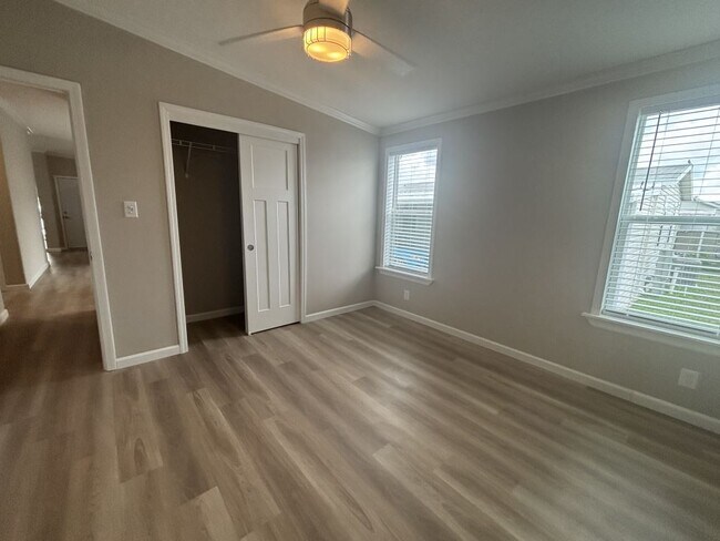 Building Photo - 934 Cayman Ave W