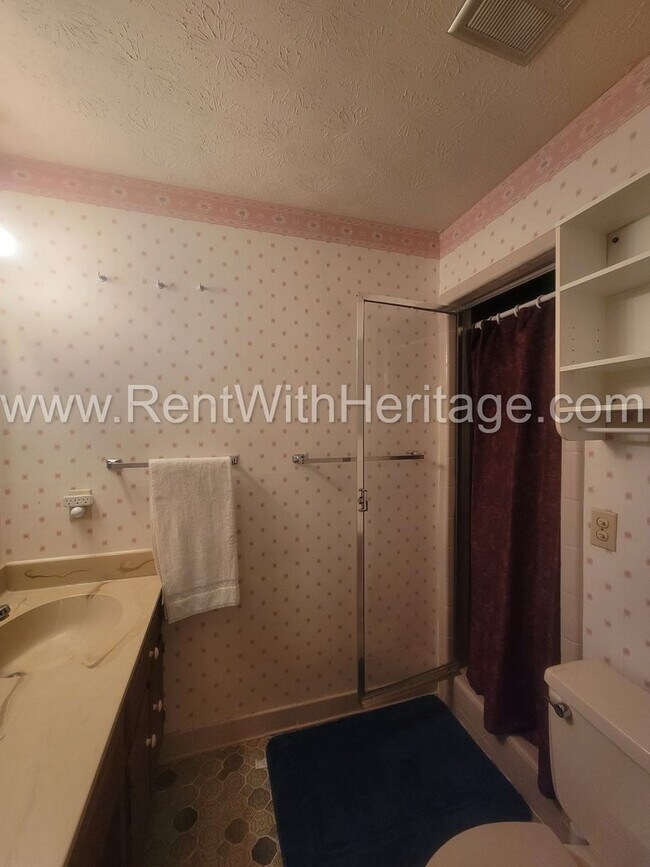 Building Photo - 1050 Flamingo Dr