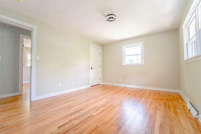 Building Photo - 593 Hooper Rd