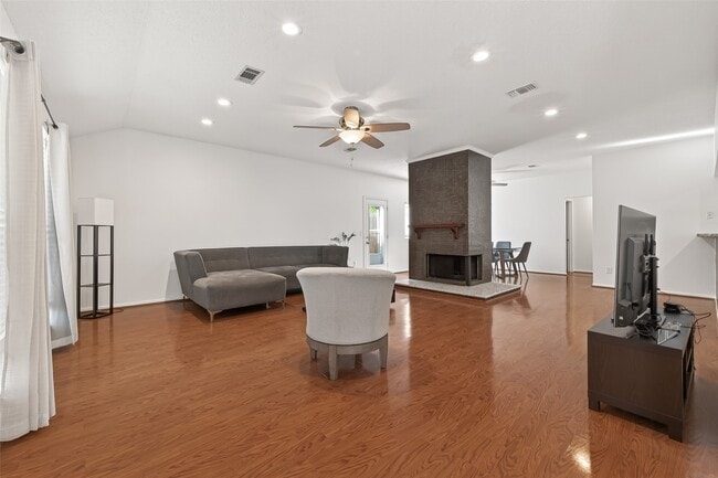 Building Photo - 1506 Apple Park Dr