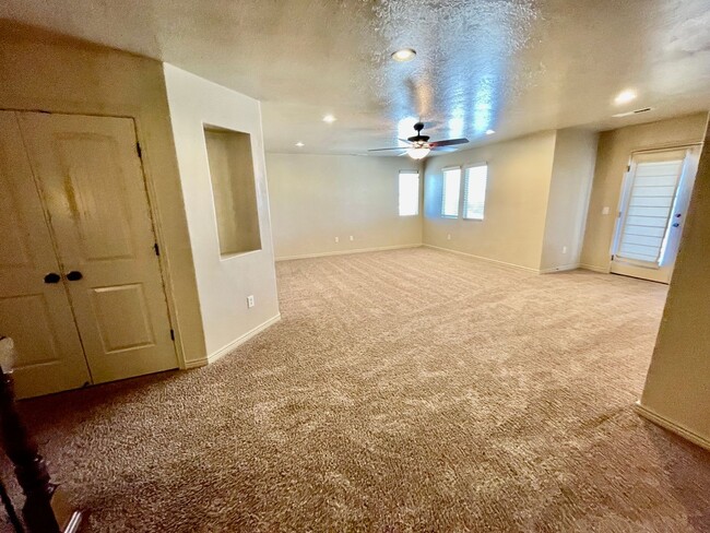 Building Photo - Pet-Friendly Five Bedroom Home w/Office, R...