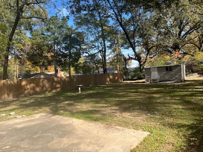 Building Photo - 1022 S White Station Rd