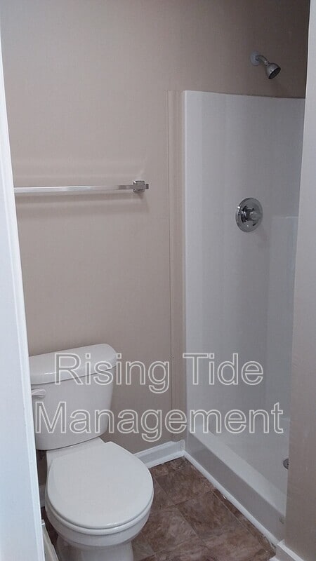 Building Photo - 605 Robison Dr