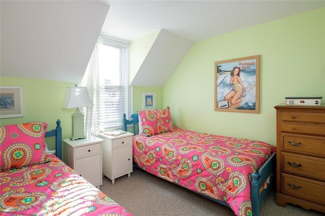 Building Photo - Winter Rental, Spacious Coastal Retreat Ju...