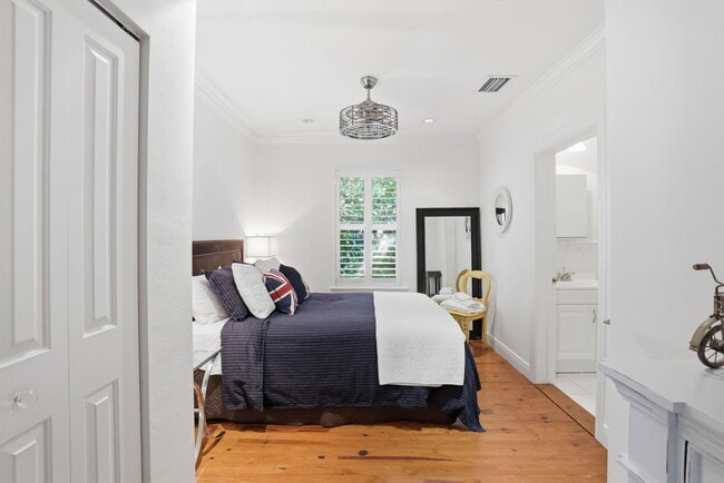 Building Photo - 309 NE 8th Ave