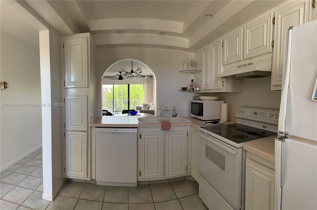 Building Photo - 1541 S Ocean Blvd