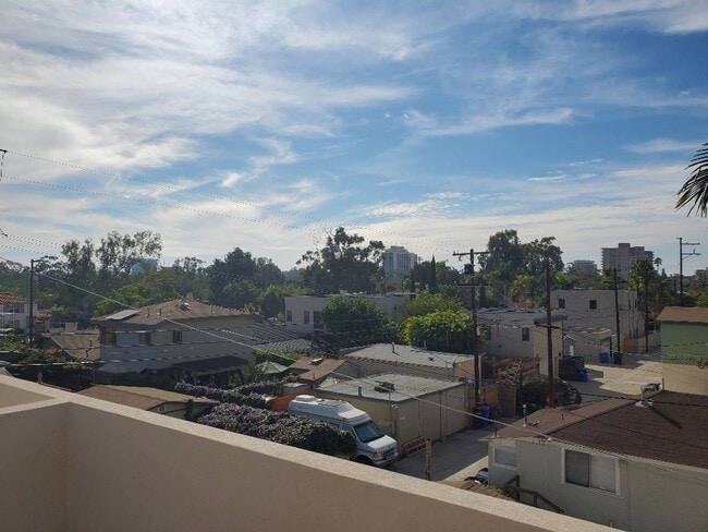 Building Photo - 1 Bedroom - 1 Bathroom in Beautiful Hillcrest