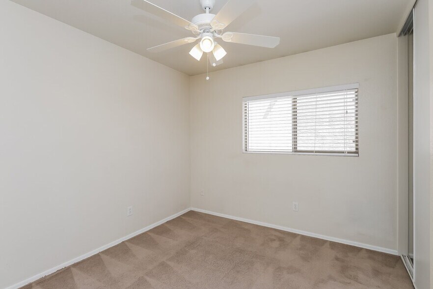 Building Photo - 2200 E Spruce Dr
