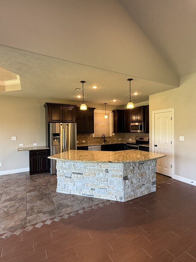 Building Photo - 6645 Jasper Cir