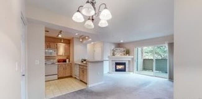 Building Photo - Cozy Two Bed/Two Bath Condo in Convenient ...