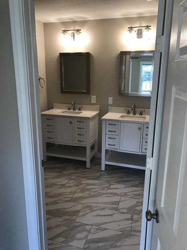 Building Photo - Pre Leasing for fall 2026! 3/2 in Tech Terrace