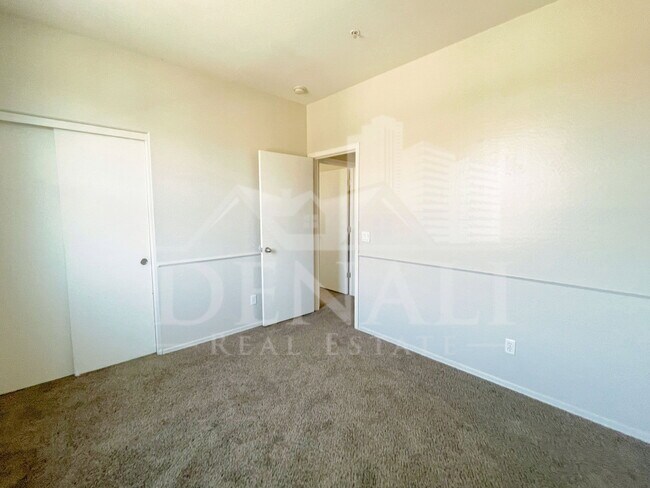 Building Photo - 1417 N 80th Ln