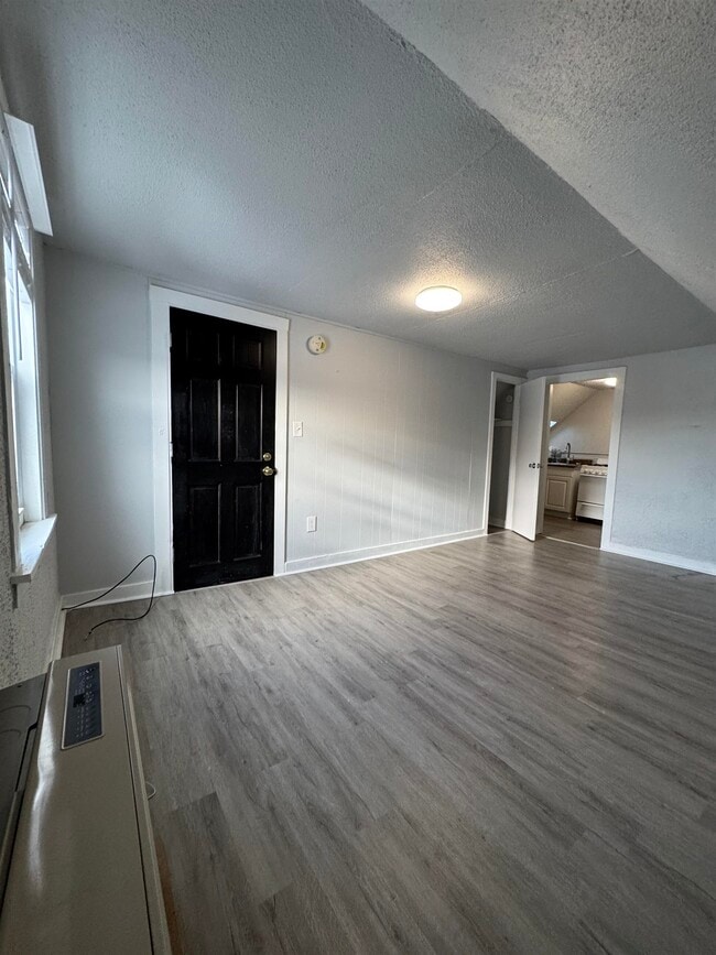 Building Photo - 30 Ledge St