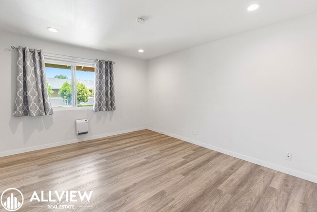 Building Photo - Beautifully Renovated 2-bedroom, 1.5-bath ...