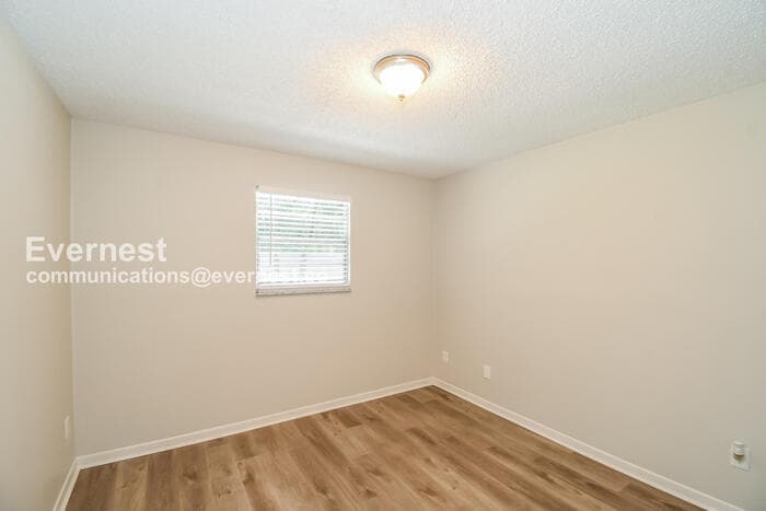 Building Photo - 3323 Lakemar Pl